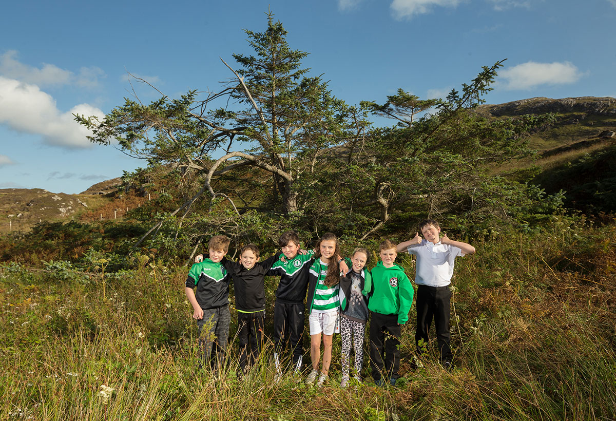 Kids in front of Netty's Tree